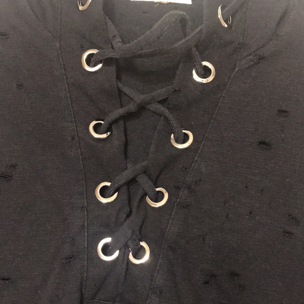 Hot and delicious black distressed shirt - Picture 2 of 9